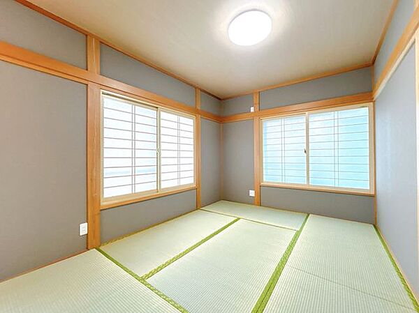【リフォーム済】2階和室です。畳を入れ、クロス張替えを行いました。