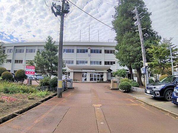【小学校】東小千谷小学校まで約1.4ｋｍ（徒歩約16分）です。登下校時間もお友達と一緒なら大切な思い出の1コマになりますよ。 1400m