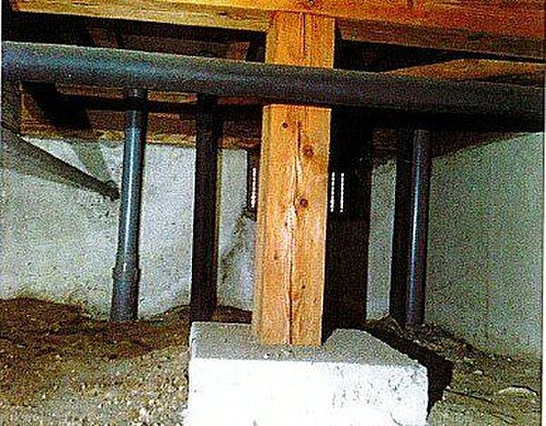 中古住宅の3大リスクである、雨漏り、主要構造部分の欠陥や腐食、給排水管の漏水や故障を2年間保証します。その前提で床下まで確認の上でリフォームし、シロアリの被害調査と防除工事もおこないます。
