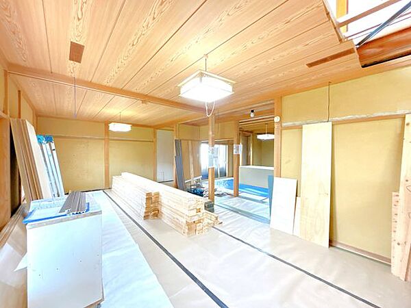 【リフォーム中】別角度から見たLDKです。