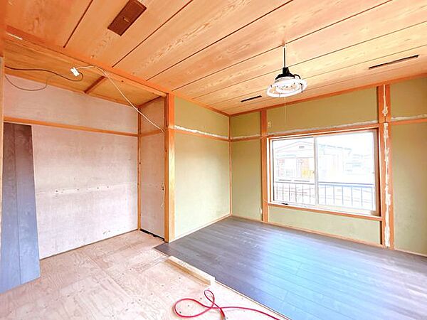 【リフォーム中】別角度から見た2階洋室です。
