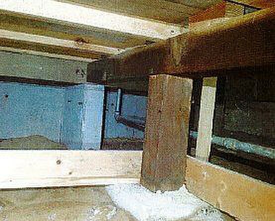 中古住宅の3大リスクである、雨漏り、主要構造部分の欠陥や腐食、給排水管の漏水や故障を2年間保証します。その前提で床下まで確認の上でリフォームし、シロアリの被害調査と防除工事もおこないます。