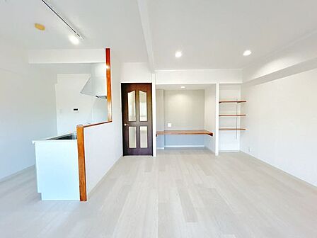 【リフォーム済】LDKの写真です。約12帖あります。