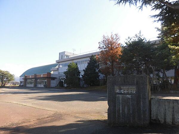 【周辺環境】越路小学校まで約5km（車で約8分）です。 4500m