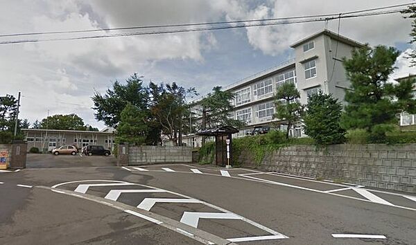 【周辺環境】越路中学校まで約3.4km（車で約6分）です。 2800m