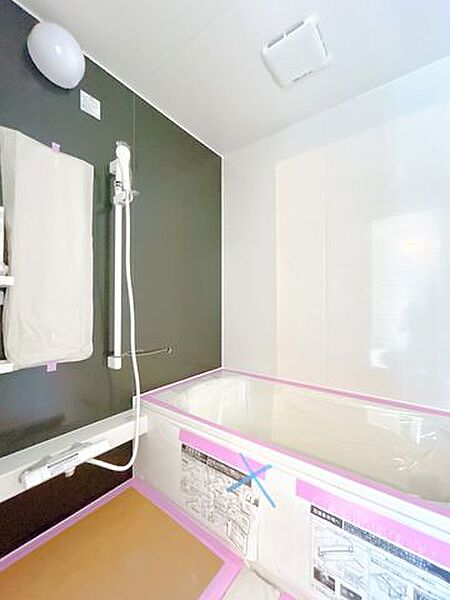【リフォーム中】浴室はHousetec製の新品のユニットバスに交換します。足を伸ばせる1坪サイズの広々とした浴槽で、1日の疲れをゆっくり癒すことができますよ。