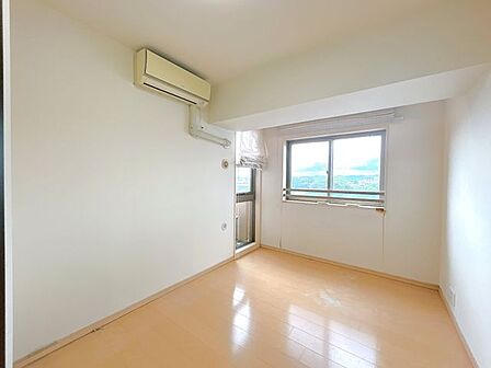 【リフォーム中】洋室はクロスの張替えや照明交換を行う予定です。