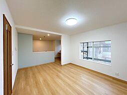 上越市板倉区下田屋　戸建て 6LDKのリビング/ダイニング