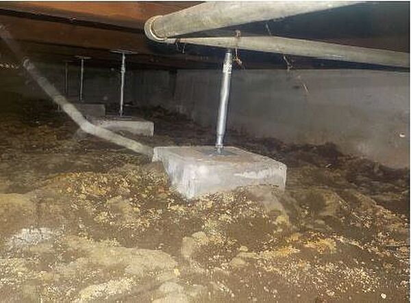 中古住宅の3大リスクである、雨漏り、主要構造部分の欠陥や腐食、給排水管の漏水や故障を2年間保証します。その前提で床下まで確認の上でリフォームし、シロアリの被害調査と防除工事もおこないます。