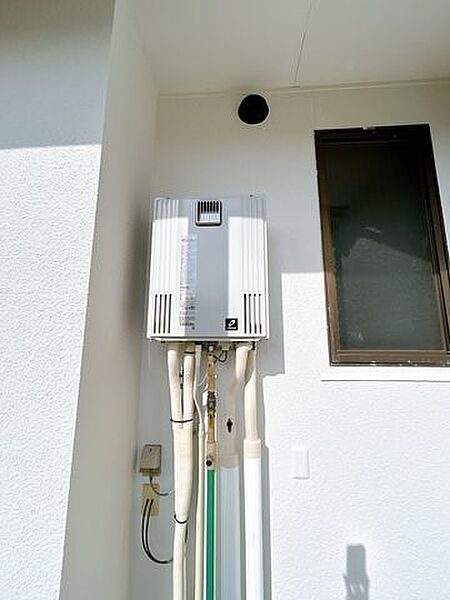 【リフォーム済】給湯器はパーパス社製の給湯器に交換を行いました。エコジョーズ搭載の省エネタイプなので家計にやさしく、奥様は嬉しいですね。