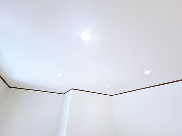 照明はLEDに変更済みです。