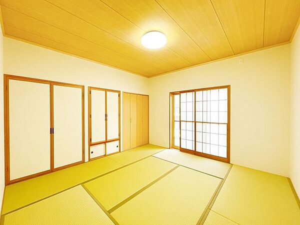 【リフォーム済】一階和室です。畳の表替え、障子、ふすまは張替えいたしました。和室は来客用としてもお使いいただけます。