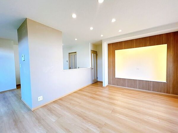 価格には消費税、リフォーム費用を含みます。リフォーム中でもご案内可能。内覧希望の方はお電話ください。
