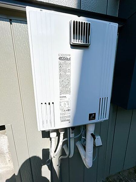 【リフォーム済】給湯器は新品に交換いたしました。自身で交換するとそれなりに費用がかかるので新品だと安心です。