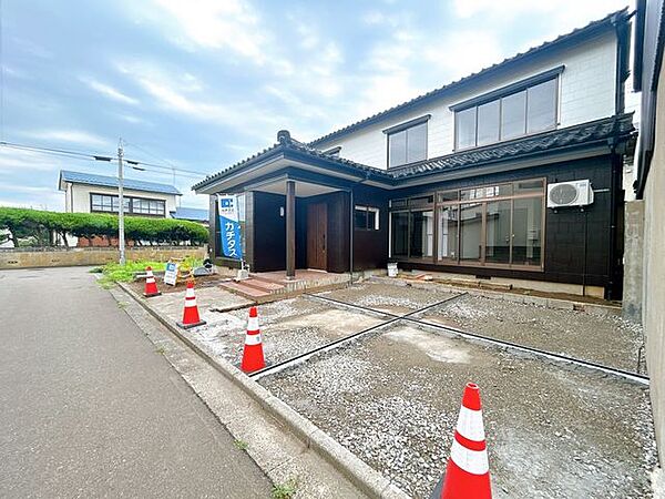 【リフォーム済】外観別角度の様子です。外壁塗装、瓦部分補修を行いました。