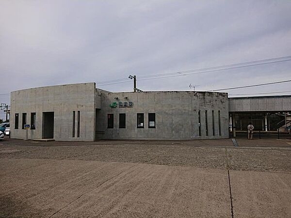 柿崎駅まで約350ｍ（徒歩5分）です。