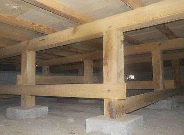 中古住宅の3大リスクである、雨漏り、主要構造部分の欠陥や腐食、給排水管の漏水や故障を2年間保証します。その前提で床下まで確認の上でリフォームし、シロアリの被害調査と防除工事もおこないます。