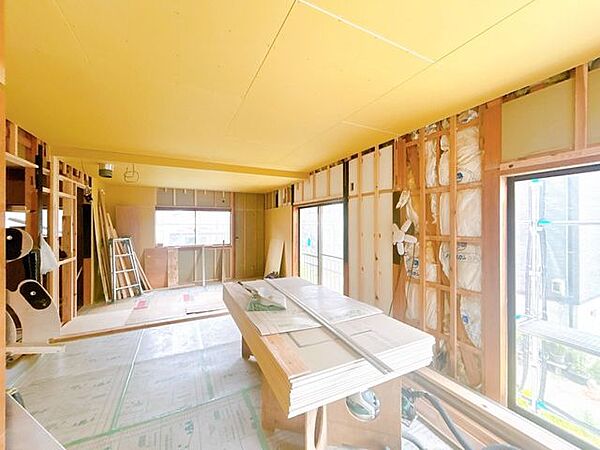 【リフォーム中】LDKの様子です。対面式キッチンになるのでリビングを見渡しながらお料理を作ることが出来ます。