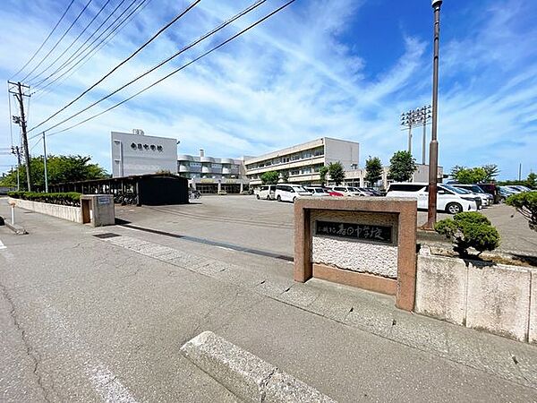 上越市立春日中学校 春日山中学校徒歩31分。 2480m