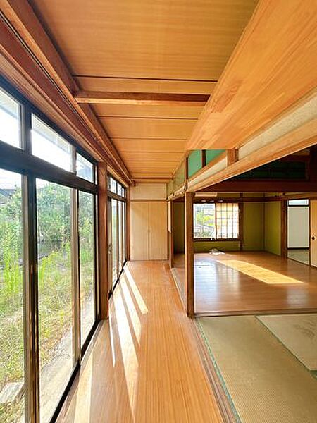 【リフォーム中】広縁の様子です。床はフローリング重ね張り、壁天井はクロス張替えいたします。