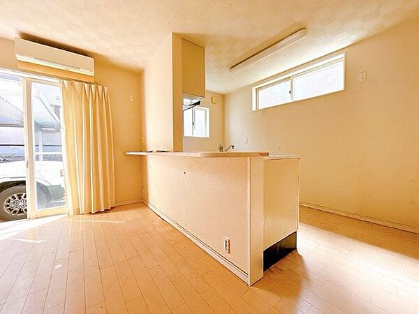 【リフォーム前】キッチンは新品交換いたします。
