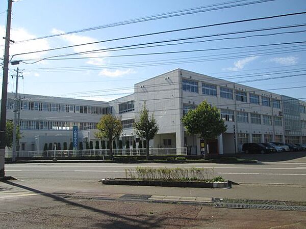 上越市立城北中学校 城北中学校まで約950ｍ（徒歩12分）です。 930m