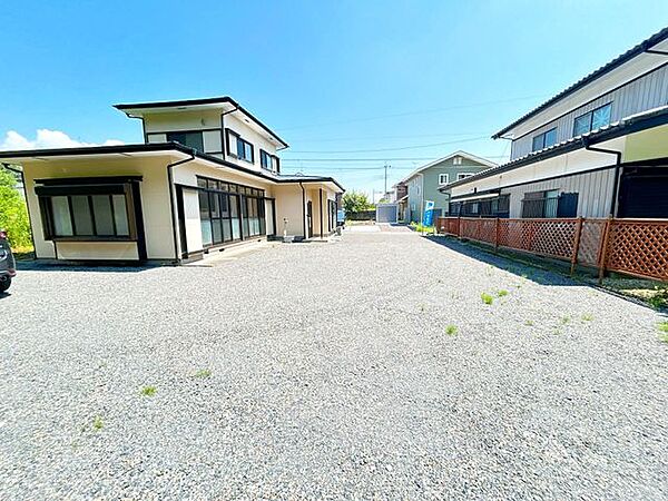 【リフォーム完成】お庭の写真です。外壁塗装、駐車場拡張をおこないました。