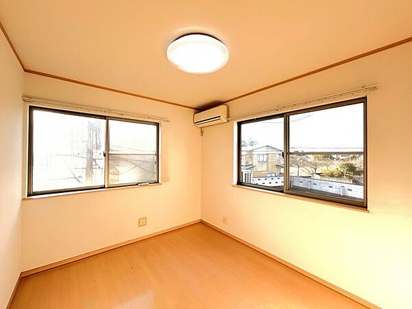 【現地写真】2階北西側洋室の写真です。