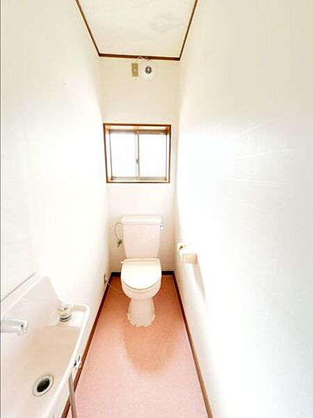 【現況販売】一階トイレの写真です。