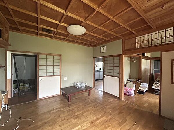 【リフォーム前写真】居間の写真です。LDKに間取り変更致します。対面キッチンを作成予定なので、ご家族とおしゃべりしながらお料理できますね。