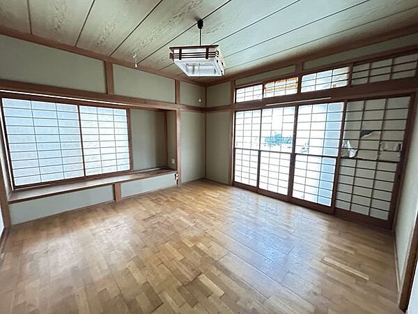 【リフォーム前写真】南側居室の写真です。中央洋室と繋げてLDKを作成致します。