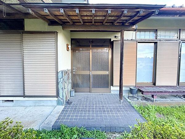 【現況販売】玄関外部の写真です。
