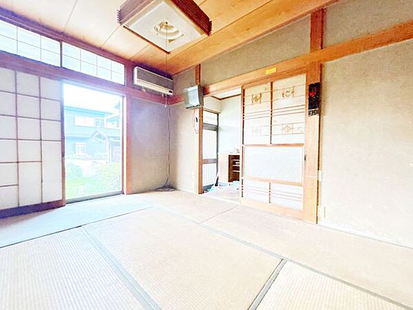 【現況販売】南西側和室の別角度写真です。