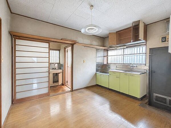 【9/4まで現況販売】「価格を抑えたい」も「自分好みにしたい」も両立できる、期間限定現況販売＋必要な箇所だけ追加リフォームが可能です。無駄を省きながら理想の住まいづくりを実現しましょう。