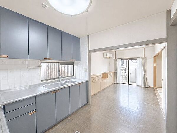 【リフォーム中写真8/23撮影】LDKの写真です。使い勝手を考え、間取り変更を行い18帖のLDKを作成致します。生活動線がすっきりする事で住みやすいお家になり嬉しいですね。