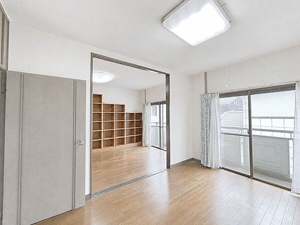 【リフォーム中写真8/23撮影】建具交換、押入れはクローゼットに変更し、和室から洋室に変更予定。クローゼットも一間あり、お洋服などをたくさん収納することができ嬉しいですね。
