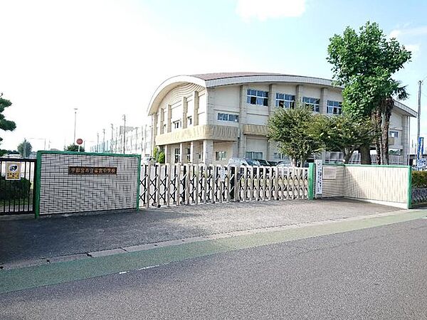 宇都宮市立雀宮中学校まで徒歩10分。 750m