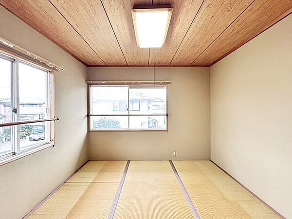 【リフォーム中写真9/4撮影】2階北東側和室です。これから畳の表替えとクリーニングを行います。