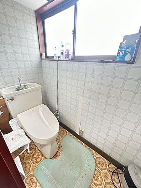 【期間限定9/27まで現況販売】トイレ写真です。これから荷物の撤去を行います。