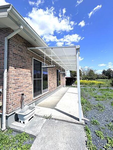 【リフォーム完成】外観下屋部分の写真です。晴れている日はここでお洗濯ものを干せますよ。