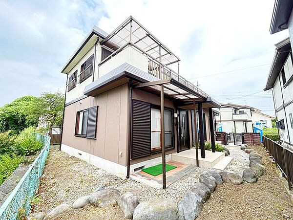 【住宅ローン減税対象】外観の写真です。外壁塗装と屋根塗装を行いました。引き締まった明るい印象に仕上がりました。