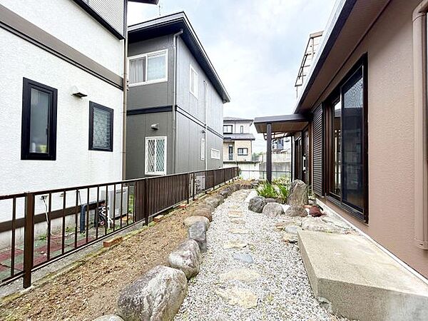 【内装リフォーム済・外壁屋根塗装済み】お庭の写真です。お庭でガーデニングはいかがでしょうか。