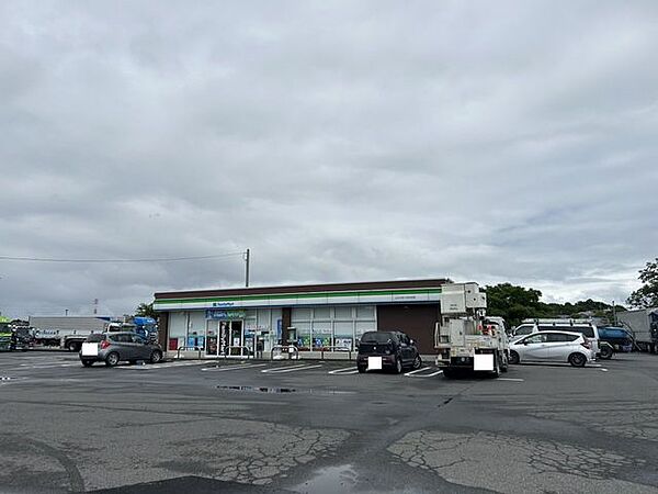 ファミリーマート上三川ゆうきが丘店 ファミリーマートゆうきが丘店まで約750mです。
