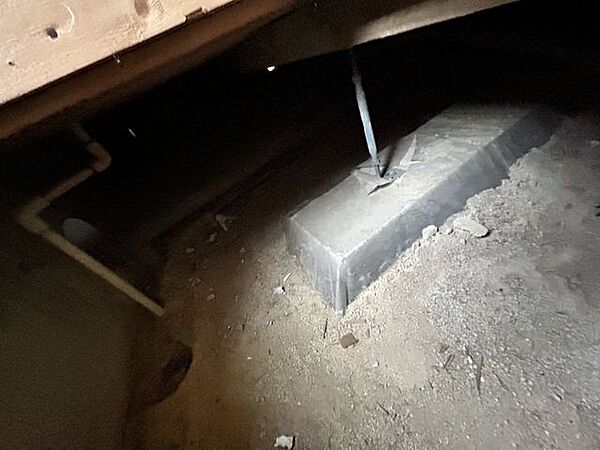中古住宅の3大リスクである、雨漏り、主要構造部分の欠陥や腐食、給排水管の漏水や故障を2年間保証します。その前提で床下まで確認の上でリフォームし、シロアリの被害調査と防除工事もおこないます。
