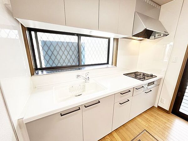 【リフォーム済】キッチンは永大産業製の新品に交換しました。毎日の料理が楽しくなります。