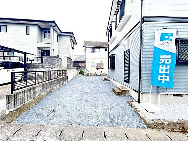 【リフォーム済】駐車場の写真です。4台駐車可能です。