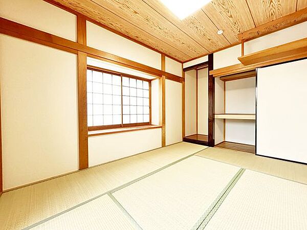 【リフォーム済】1階和室の写真です。畳表替え、クロス張替えを行いました。