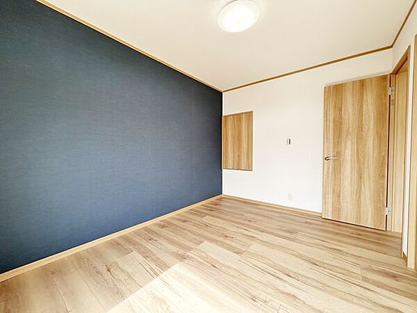 【リフォーム完成】【住宅ローン減税対象】建具交換、押入れはクローゼットに変更しました。クローゼットも一間あり、お洋服などをたくさん収納することができ嬉しいですね。