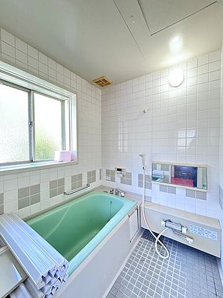 【リフォーム中写真5/10撮影】ゆったり寛げる1坪の新品ユニットバスに交換予定。自動湯張り・追い焚き機能付き、いつでも温かいお風呂に入れます。床は水はけが良く毎日のお掃除もスムーズです。