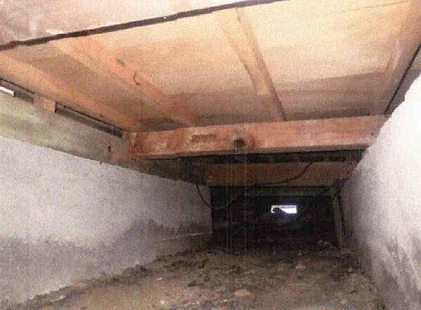 【床下写真】中古住宅の3大リスクである、雨漏り、主要構造部分の欠陥や腐食、給排水管の漏水や故障を2年間保証します。その前提で床下まで確認の上でリフォームし、シロアリの被害調査と防除工事もおこないます。